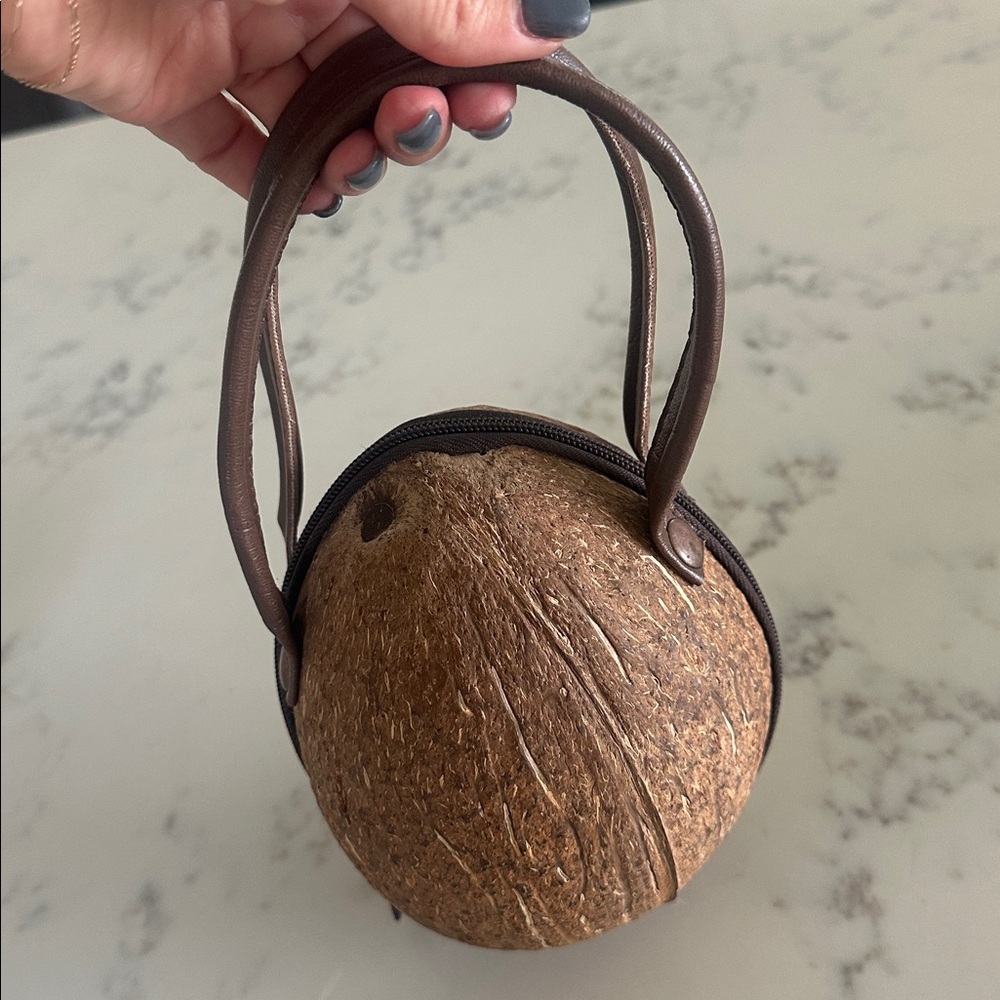 Coconut Shell Handbag - Picture 2 of 8